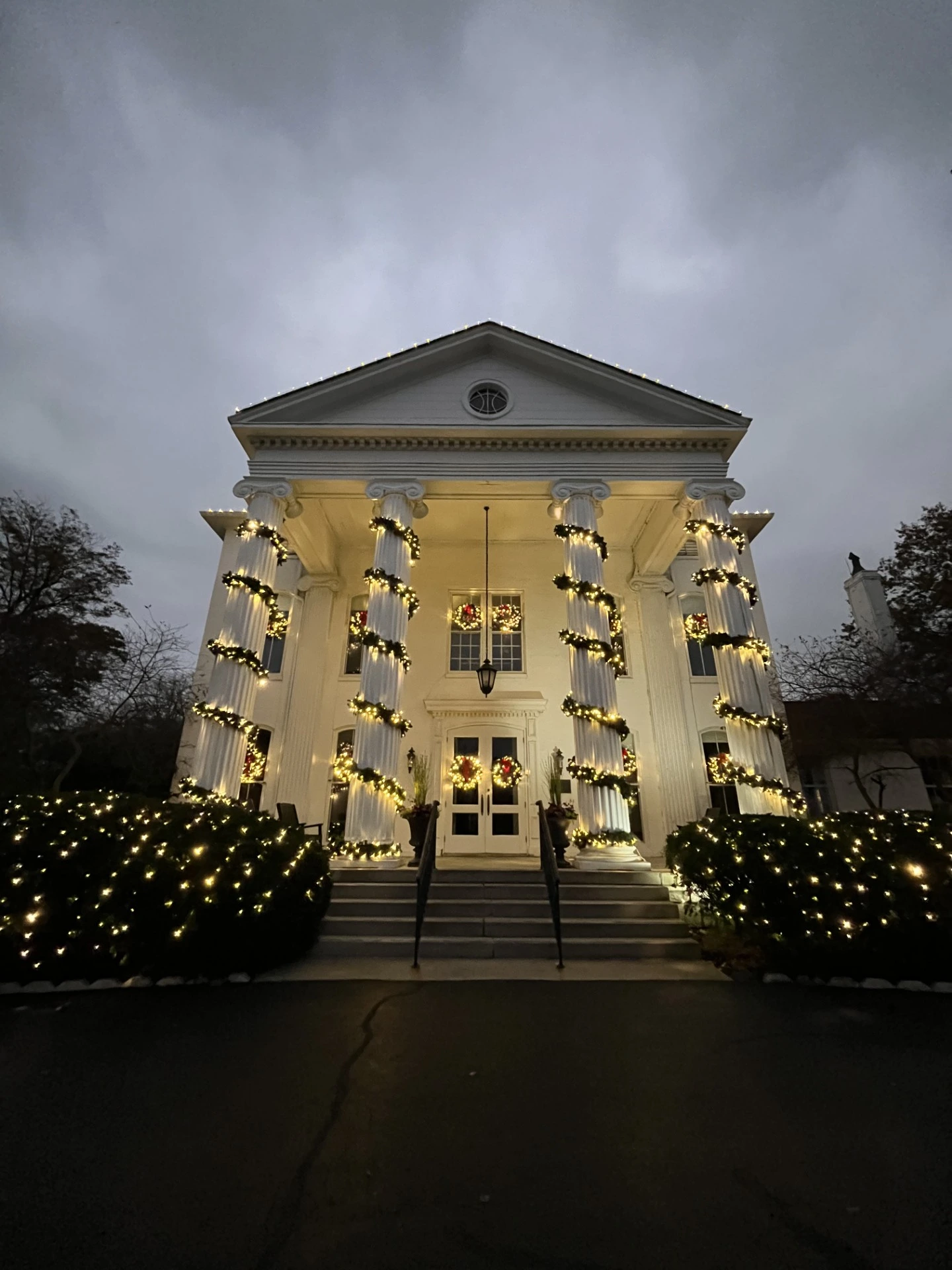 outdoor christmas lighting